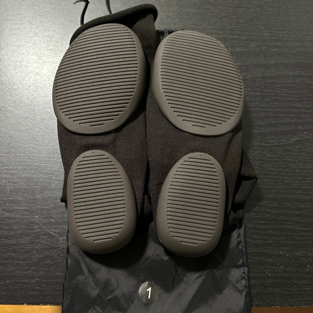 Yeezy pods size 1